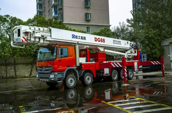 88 مترا! 27 طابقا! بدأ بيع سيارة الإطفاء ذات منصة تسلق بطراز DG88 لمجموعة XCMG في الصين!