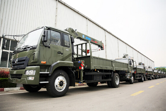 مرت سيارة الشاحنة الراقعة تكامل XCMG  تفتيش العسكرية بسلاسة